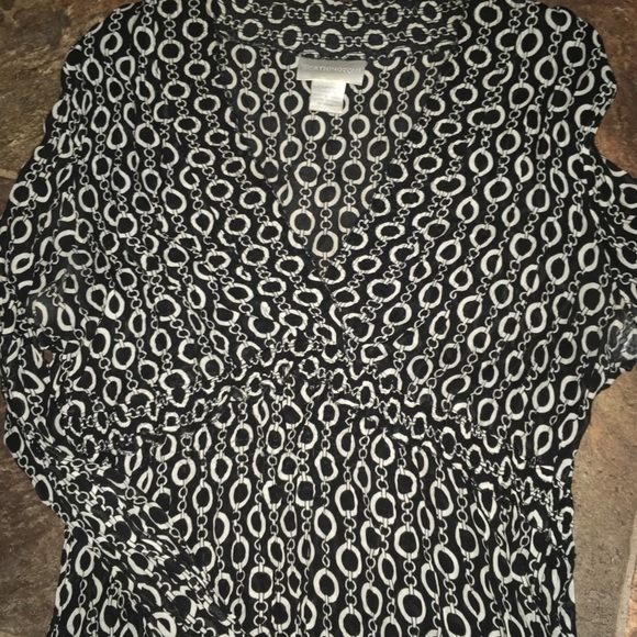 V neck - Picture 2 of 3